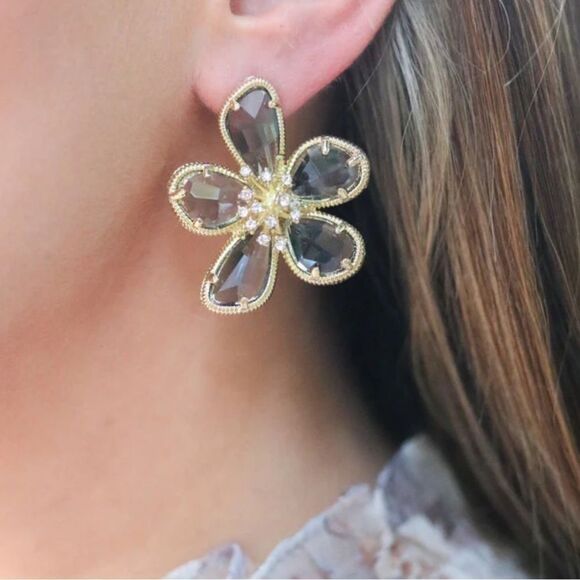 Clear flower earrings A874 - Picture 2 of 5